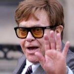 Elton John perdió la vista de un ojo, del otro ve muy poquito y asume que su futuro musical está en duda