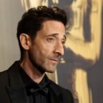 Adrien Brody recrea en la multinominada El Brutalista el viaje de sus abuelos y su mamá escapando de Hungría