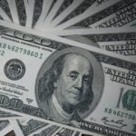El dólar se desploma $95 tras el resultado electoral y se vende a $1420
